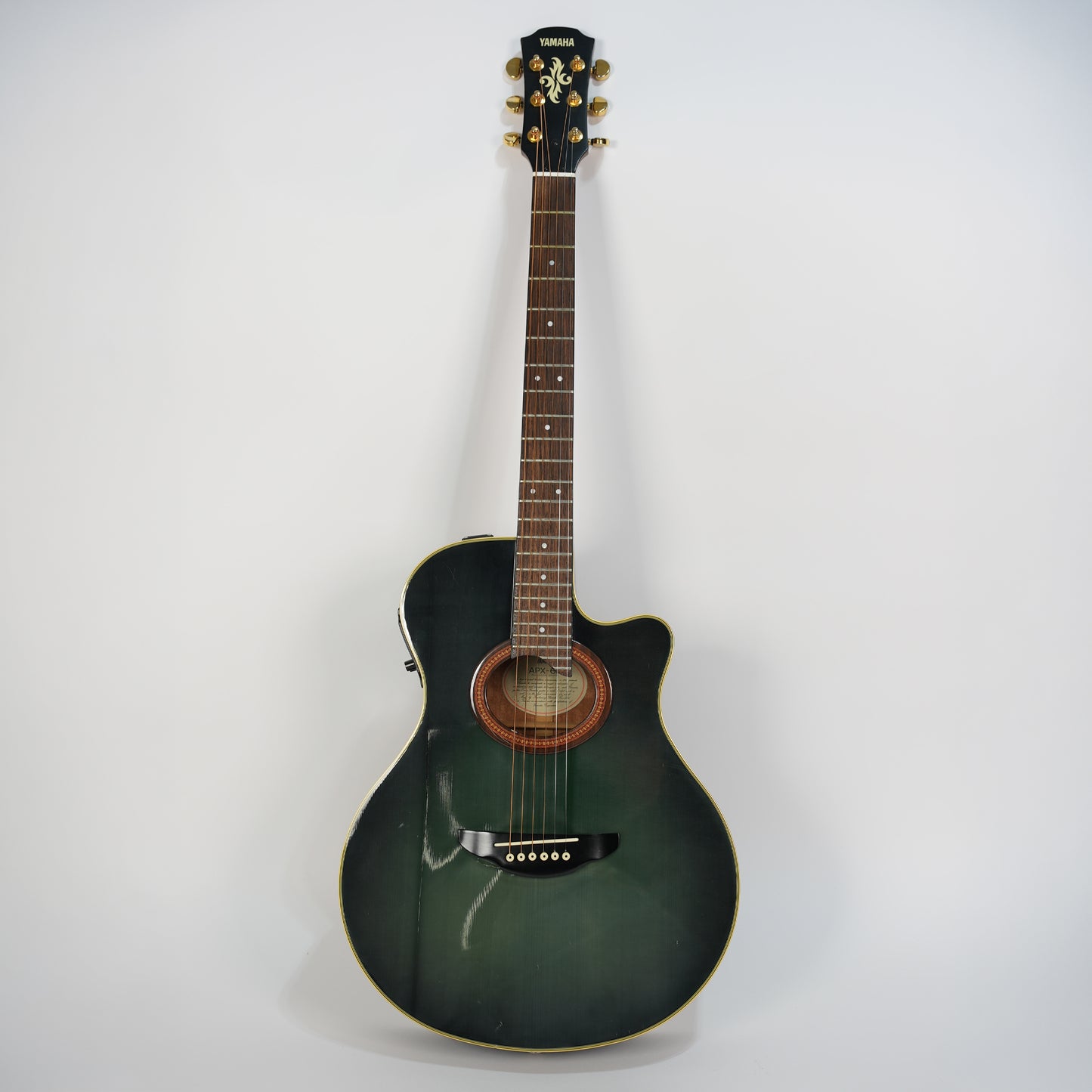 Ali's First Guitar - YAMAHA APX-6A Acoustic/Electric