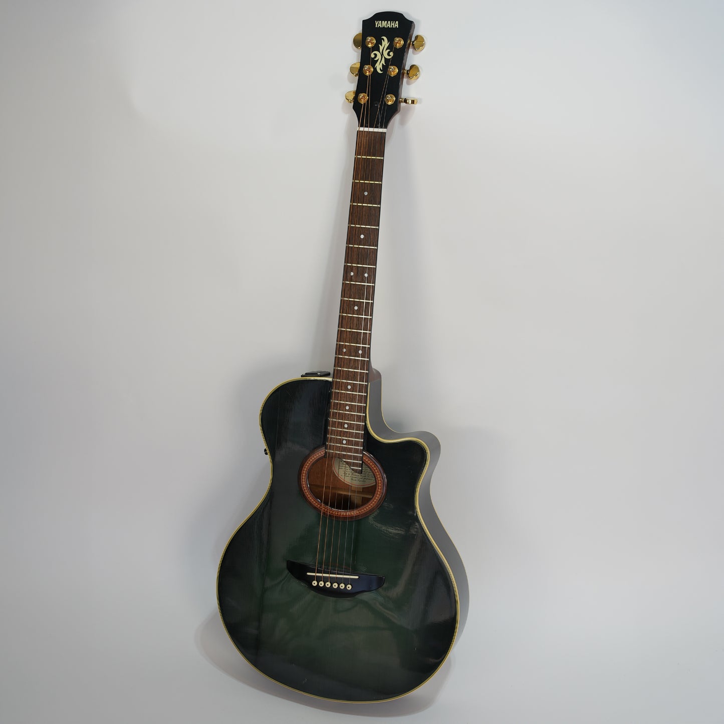 Ali's First Guitar - YAMAHA APX-6A Acoustic/Electric